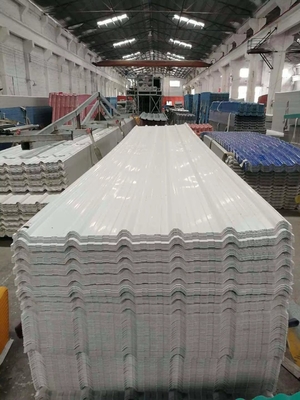 4 couches de revêtement ASA PVC Trapèzes de toiture Blanche ASA Surface en UPVC avec une épaisseur de 1,5 à 3,0 mm