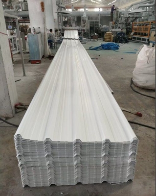 4 couches de revêtement ASA PVC Trapèzes de toiture Blanche ASA Surface en UPVC avec une épaisseur de 1,5 à 3,0 mm
