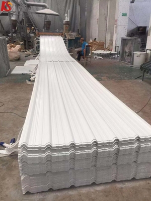 4 couches de revêtement ASA PVC Trapèzes de toiture Blanche ASA Surface en UPVC avec une épaisseur de 1,5 à 3,0 mm