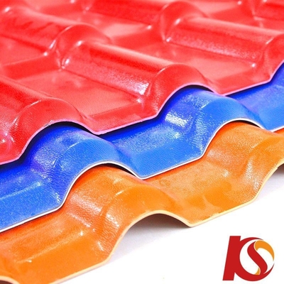 La couche de toiture ondulée trapézoïdale en résine de PVC anti-corrosion ASA avec une largeur de 1050 mm et une résistance à la chaleur de -40 à 70 °C