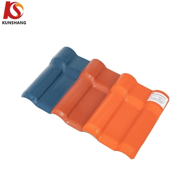 Forme carrée Carreaux de toiture en résine synthétique Finition de revêtement durable pour entrepôt 10 ans Couleur durable Service OEM Support OEM