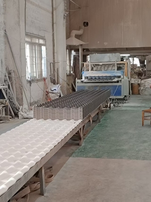 4500-6000m2 par conteneur Quantité de chargement Longue durée de vie ASA UPVC tôle de toiture 1050mm Colonial Teja PVC Spanish