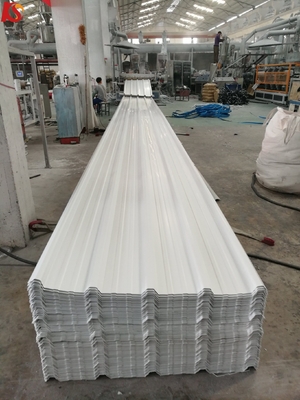 900-1360 mm Carreaux ondulés trapézoïdaux isolants thermiques Paquet Poids brut 2.000 kg 1130 mmx5900 mm