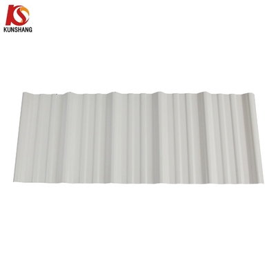 Carreaux de toiture en PVC ondulé ignifuge à 3 couches pour entrepôts Carreaux de toiture en UPVC imperméables à l'eau Épaisseur 1,2-3,0 mm