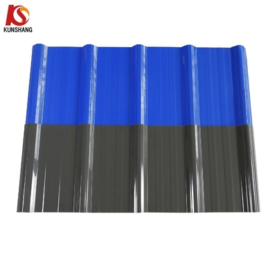 Carreaux de toiture en PVC ondulé ignifuge à 3 couches pour entrepôts Carreaux de toiture en UPVC imperméables à l'eau Épaisseur 1,2-3,0 mm