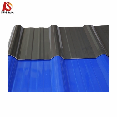 Carreaux de toiture en PVC ondulé ignifuge à 3 couches pour entrepôts Carreaux de toiture en UPVC imperméables à l'eau Épaisseur 1,2-3,0 mm