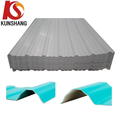 Des feuilles de toiture ondulées en UPVC écologiques de différentes couleurs et tailles 900 mm-1360 mm pour des solutions de toiture durables