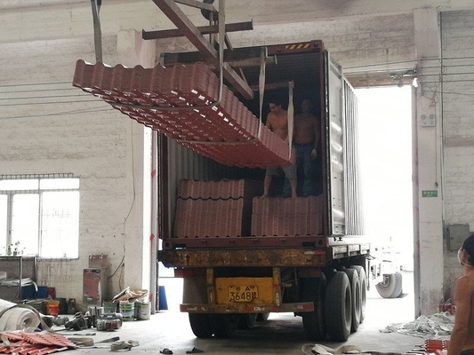 Carreaux de toit espagnol Tejas Poids léger personnalisé facilement assemblé Carreaux de résine synthétique ASA pour la livraison en entrepôt
