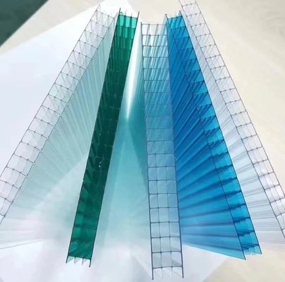 Faisceau de toiture en polycarbonate lisse pour serre Couleur personnalisée 4 mm-16 mm Épaisseur PC à plusieurs parois Faisceau creux