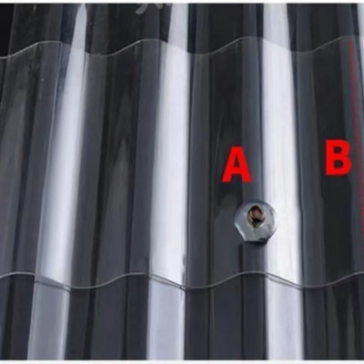 Faisceau de toiture en polycarbonate hautement brillant pour toiture ondulée 720 mm Largeur et conception écologique Densité 1,2 G/m3