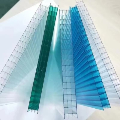 Plaques solaires PC plaques en relief haute dureté de surface pour les carreaux de toiture en polycarbonate résistant aux UV et aux chocs